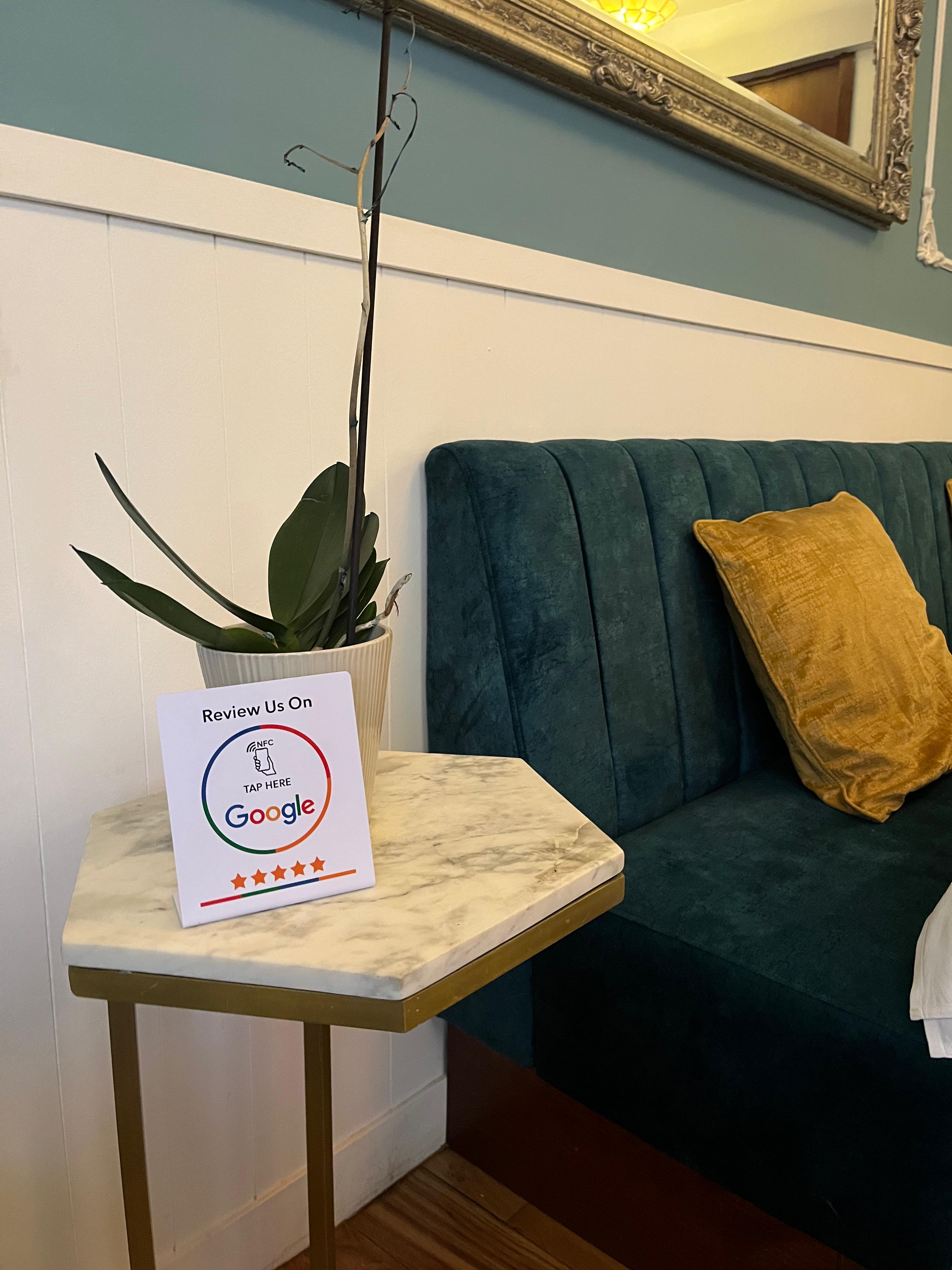 Lounge Google Stand
